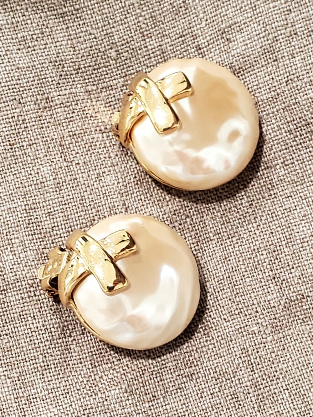Givenchy Vtg Lustrous Textured Faux Button Pearl Gold Crisscross Clip Earrings